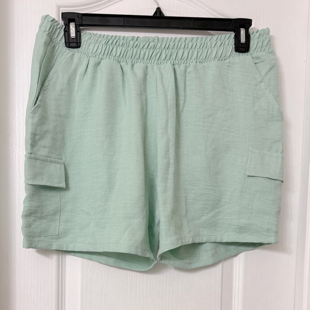 Man boohooMAN mint green cargo shorts elastic waist size L